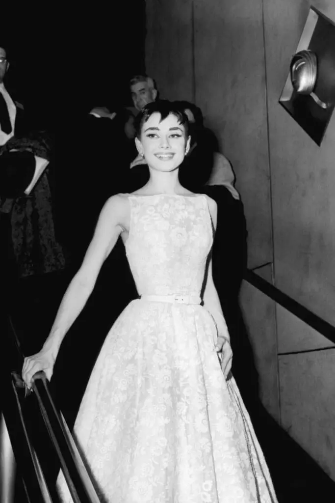 Audrey Hepburn was a delicate darling at the 1954 Oscars. 