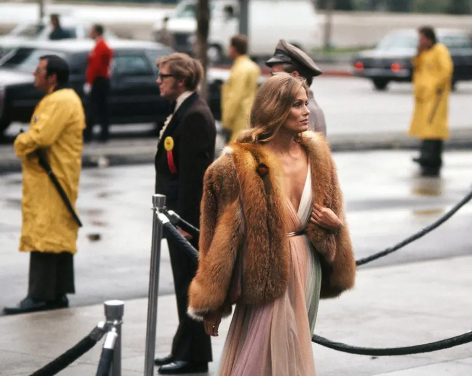 Lauren Hutton was a knockout at the 1975 Oscars. 