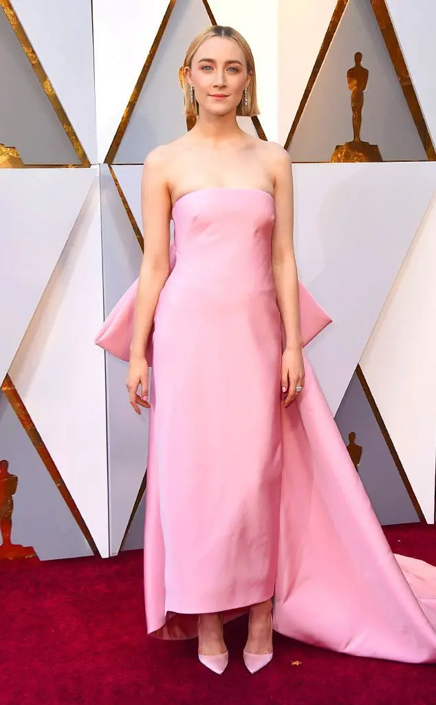 Saoirse Ronan kept it simple in this sleek pink Calvin Klein at the 2018 Oscars. 