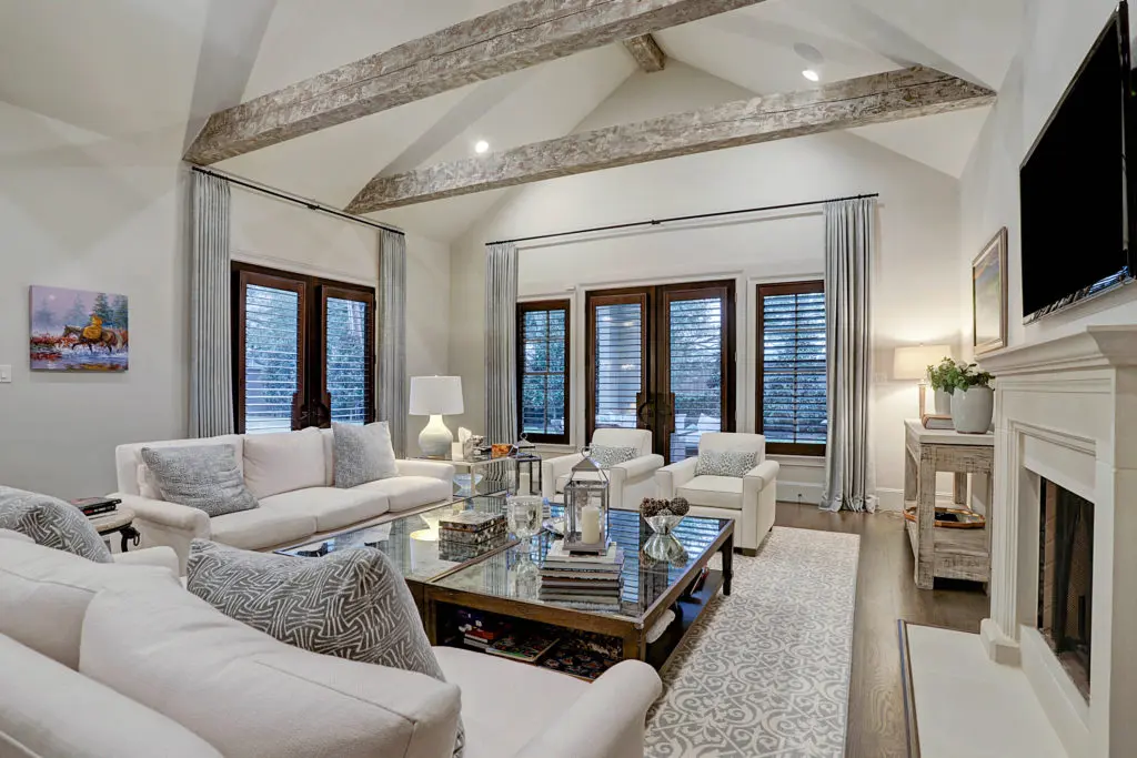 5307 Huckleberry is listed under Caroline Bean.