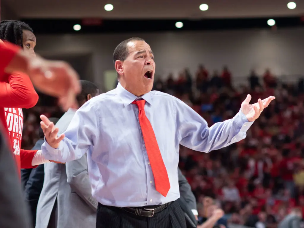 Houston Makes Emphatic NCAA Tournament Seeding Point, Diving Into the Stands Up 39 Points
