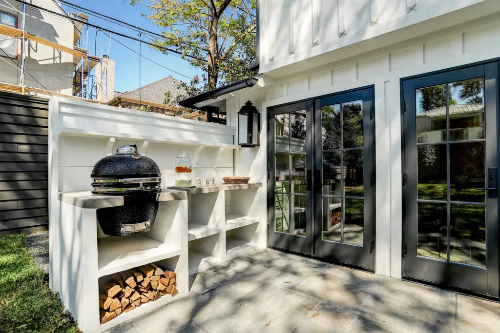 Graubart thought of everything — even a built-in for your Big Green Egg grill.