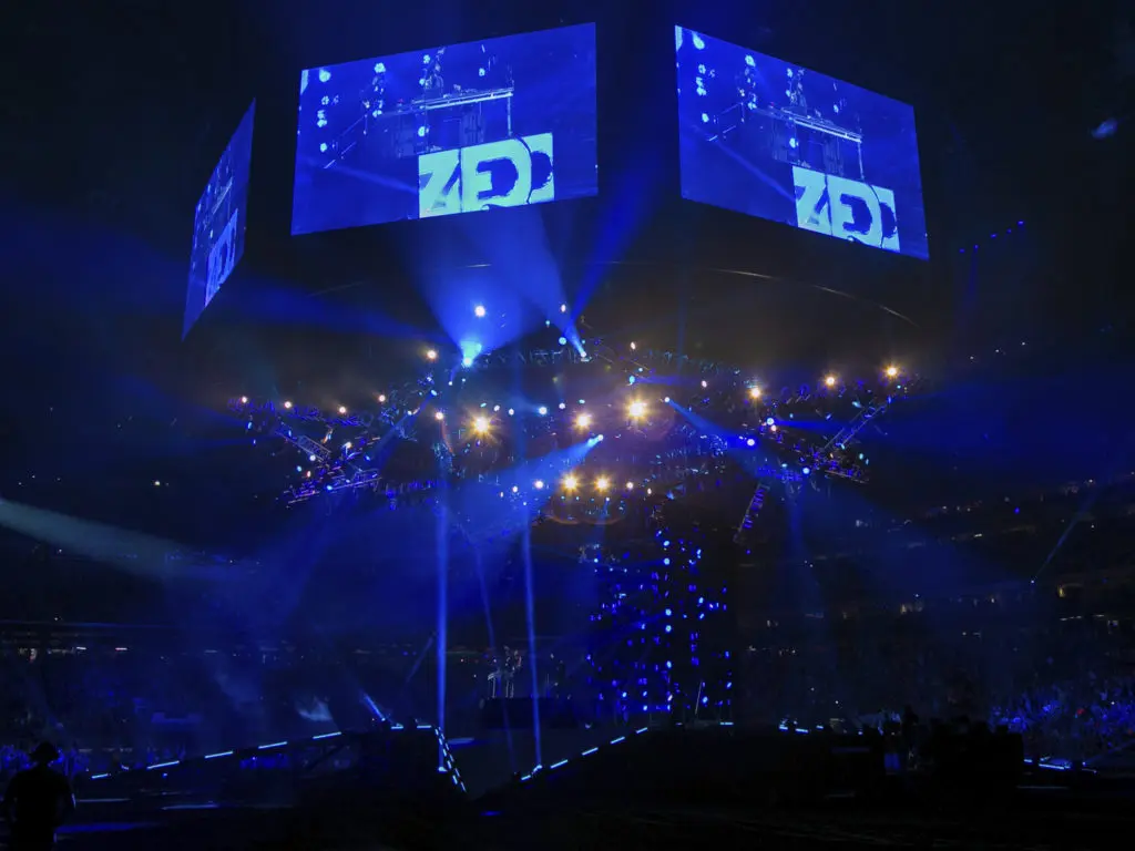 The visuals kept the crowd guessing.  (Photo by F. Carter Smith )
