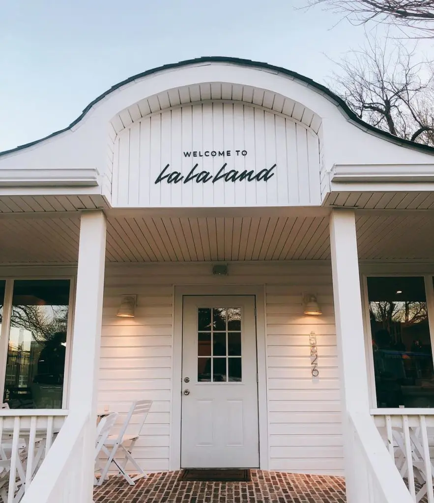 La La Land Kind Cafe employs foster kids who are aging out of the system as baristas, chefs, and cashiers. (Courtesy of La La Land)