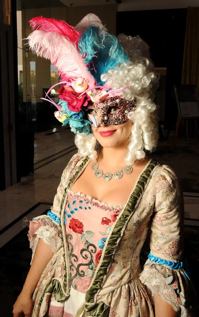 A model in 18th Century French costume and in a mask by Holland Vavra poses at the 2019 Alley Theatre Ball – La Grande Mascarade: Au Palais Royal. ( Photo by Dave Rossman)