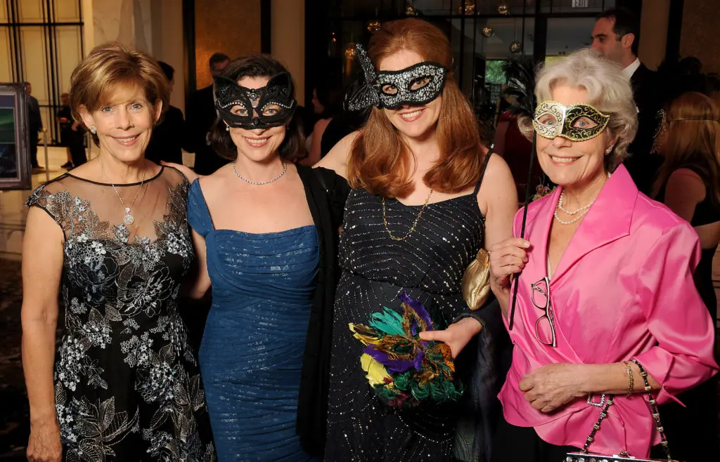 Carroll Robertson Ray, Cullen Geiselman, Beverly Barret, Beth Robertson at the Alley Theatre Ball. (Photo by Dave Rossman)