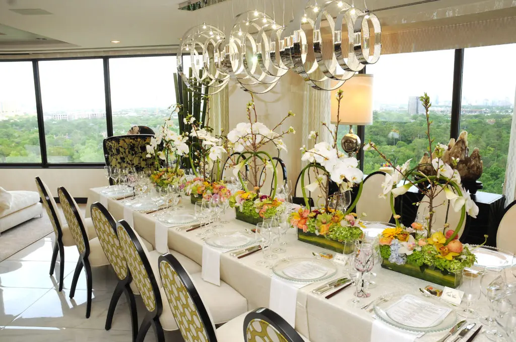 The table is set for the KNOWAutism dinner. Flowers by Nino. (Photo by Dave Rossman)