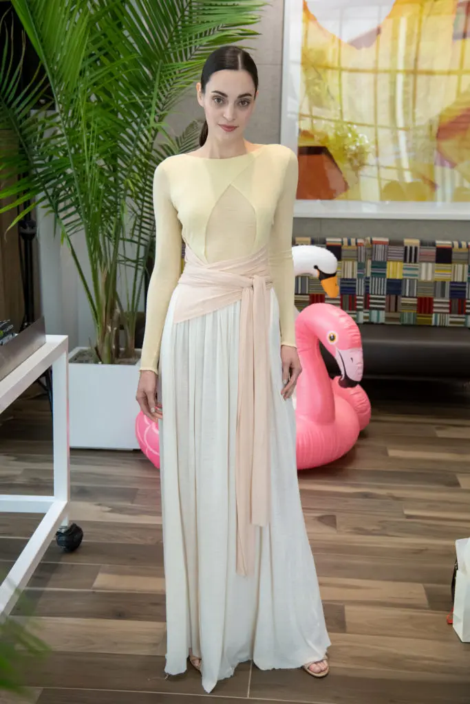 Model posing in an Esteban Cortazar creation. (Photo by Bruno, Snap The Picture)