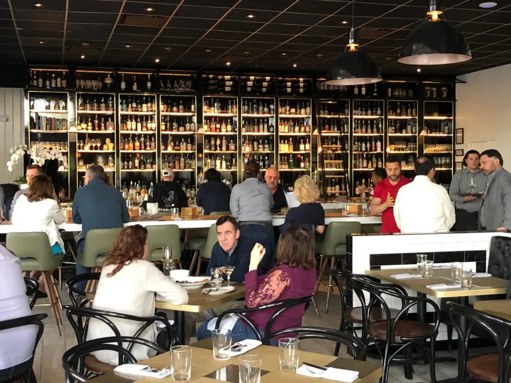 Stacy Andell at Luxe Living Interiors and Matthew Mitchell Architecture updated the look for the 1751 Sea and Bar. (Photo by Shelby Hodge)
