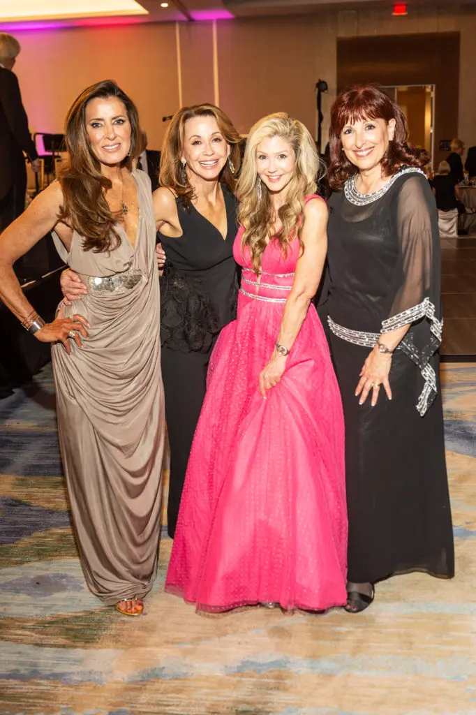 Caroline Kenney, Kari Parsons, Patti Murphy, Sara Parr at the Virtuosi of Houston gala. (Photo by Fulton Davenport/PWL Studio)