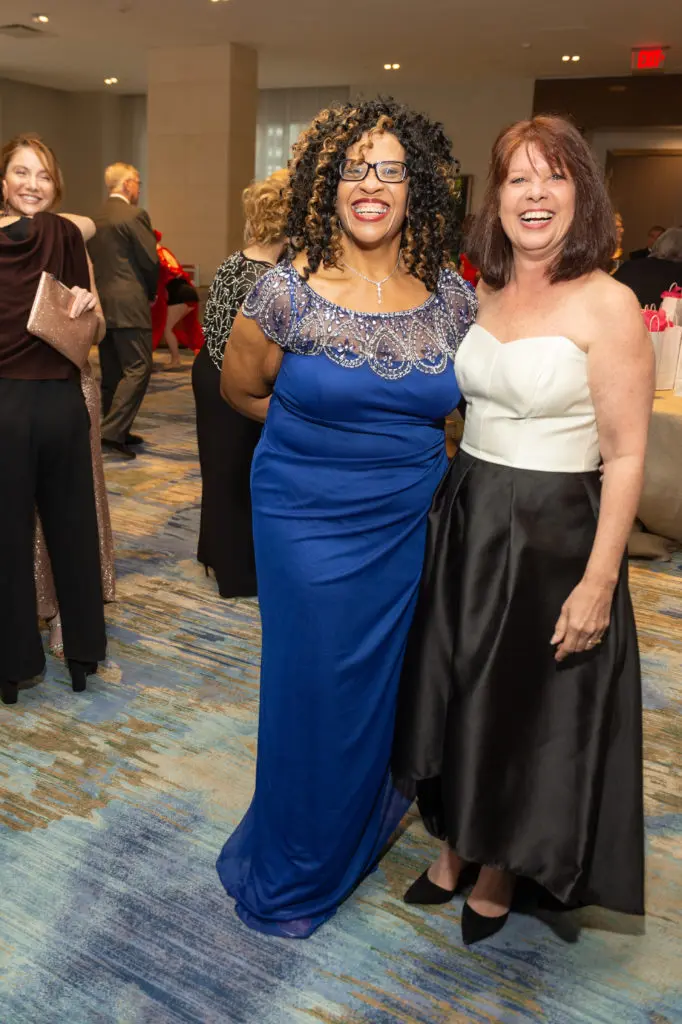 Cecilia Winter-Morris, honoree Michelle Smith at the Virtuosi of Houston gala. (Photo by Fulton Davenport/PWL Studio)