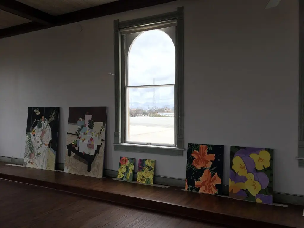 Contemporary Texas painting and a late 19th-century building in dialogue at 100 West. (Photo by Bradley Kerl) 
