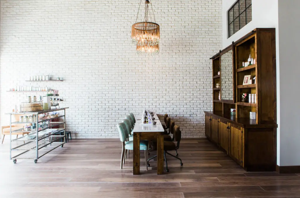 nail salons reopening Vivian’s Boutique Spa