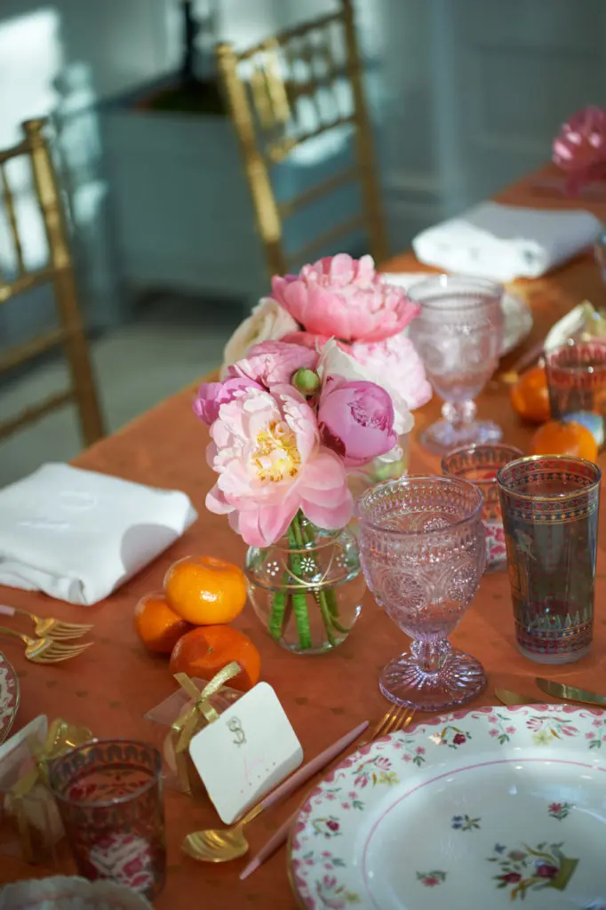 A tablescape ablaze in the hues of Spring. (Photo by Jonathan Zizzo)