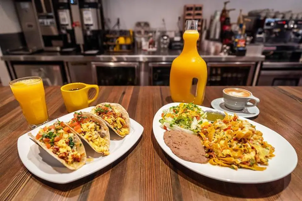 Harry's Restaurant is definitely the go-to breakfast spot in Downtown. 