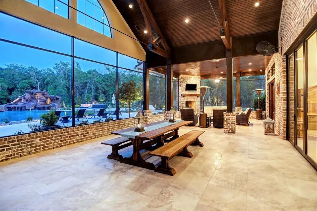 Outdoor entertaining is a must. (Photo by HAR)
