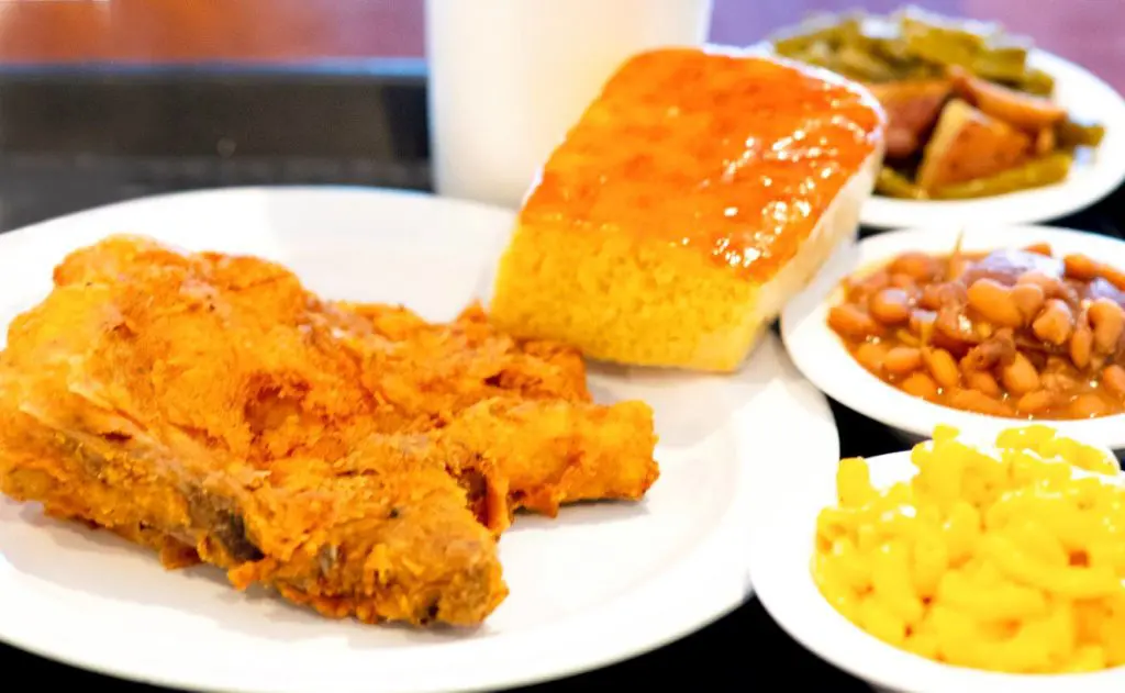 Mikki's has food for days. 