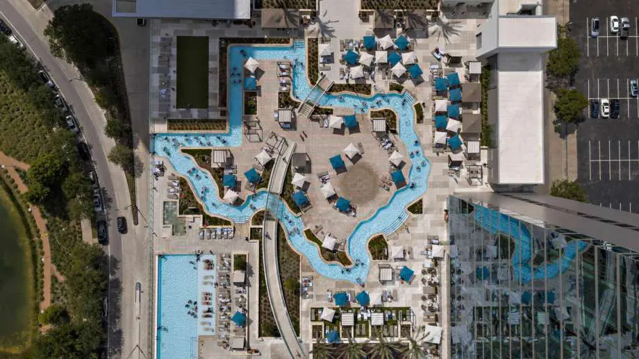 rooftop pool marriot marquis houston 2