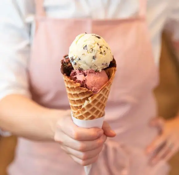 Sweet Bribery pairs its ice cream with champagne and rosé. 