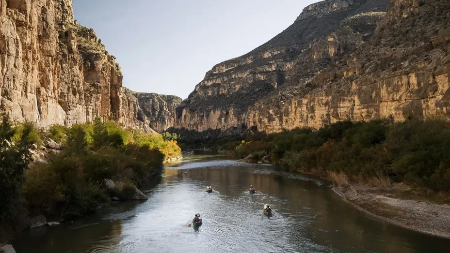 The River and the Wall follows five adventurers as they travel the Rio Grande, assessing the ecological and social impact of a border wall.