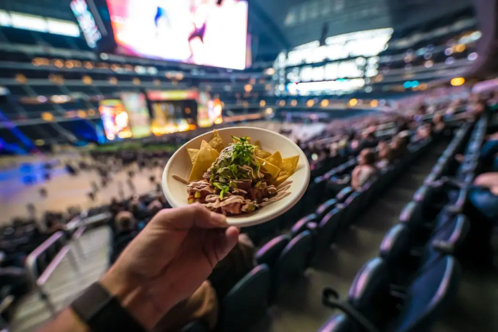 This picture isn't about the food, but the sparseness of the crowd behind it. 