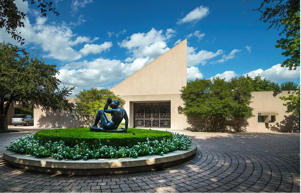 One of Pei's rare residential commissions, this Brutalist-inspired house in Fort Worth was designed for Anne Tandy. Photo by Carol M. Highsmith.
