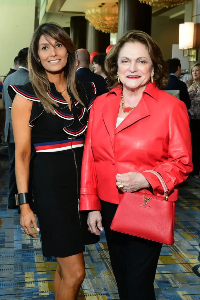 Martha Monia, Beth Wolff at the Latin Women's Initiative annual luncheon. (Photo by Daniel Ortiz)