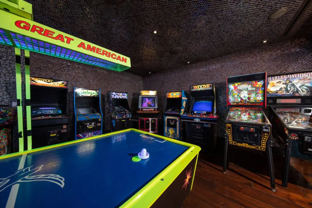 HERO offers old-school arcade games. (Photo by Shannon Faulk)