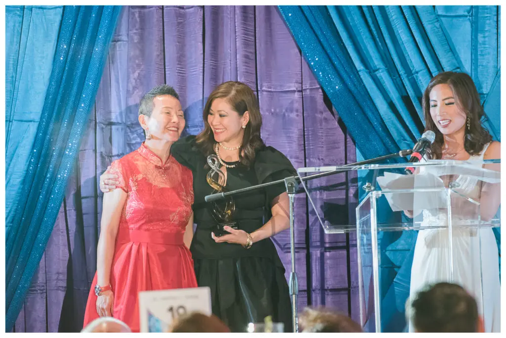 Award recipient Ching Hsiang Wang, Carla Kuaiwa,emcee Rose-Ann Aragon at the Asian Pacific American Heritage Association Gala. (Photo by Ricky Guinhawa)