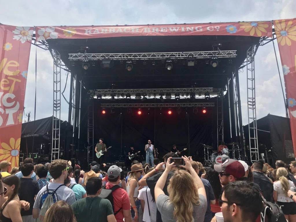 lovelytheband used their platform for good. 