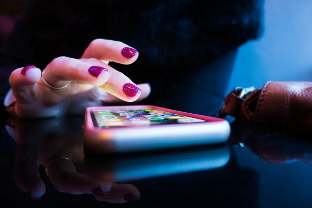 If only everyone hated cell phones out on the table. 
