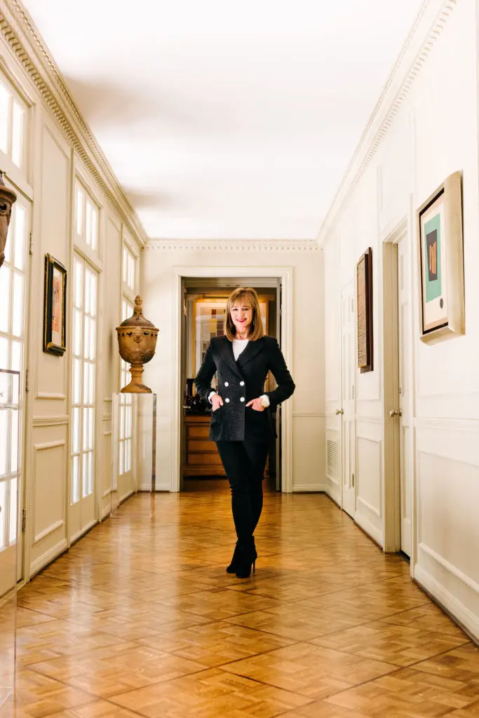 Janet Gurwitch in the River Oaks home she shares with attorney Ron Franklin. (Photo by Arturo Olmos)