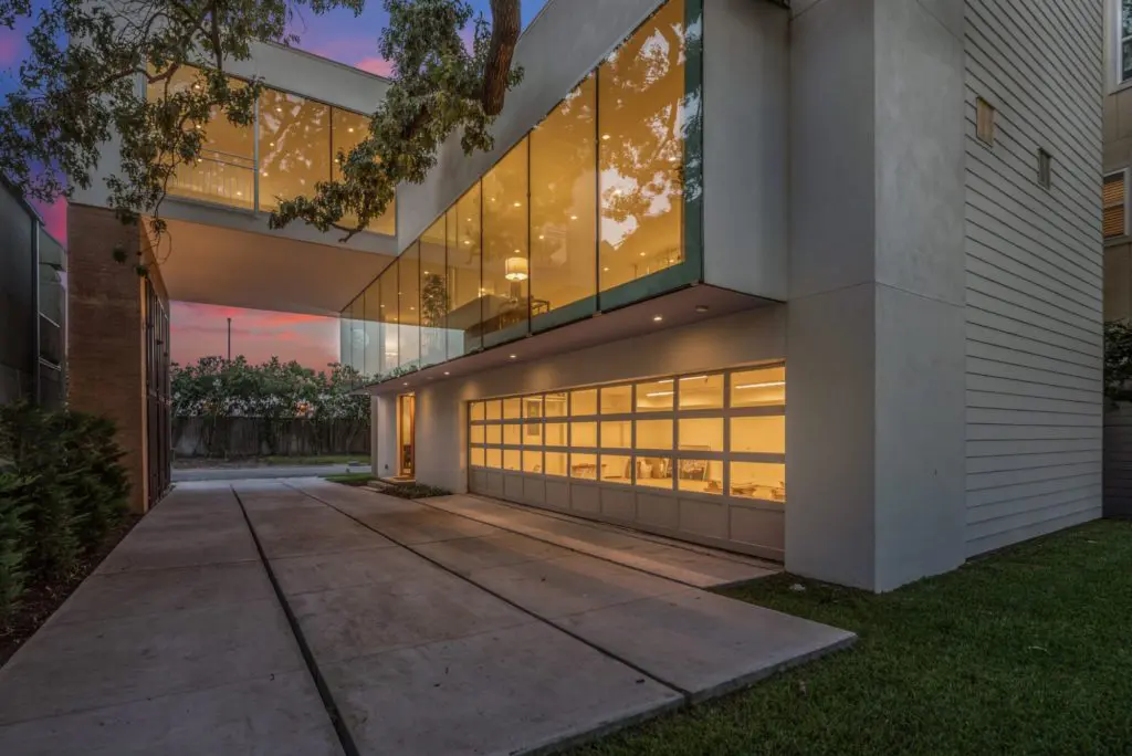 Beth Wolff Realtors celebrates the season with a summer open house at this custom home by architect Robert Fowler and builder Leo Parker. (Pro House Photos)