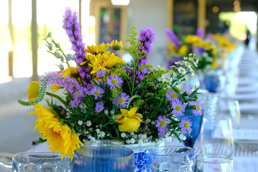 Wildflowers set a pretty table at Recipe for Success' 'Chefs in the Field' dinner (Photo by Daniel Ortiz)