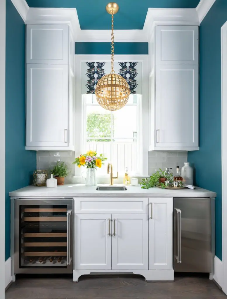 The wet bar and pantry by Chairma Design Group. (Photo by Michael Hunter Photography)