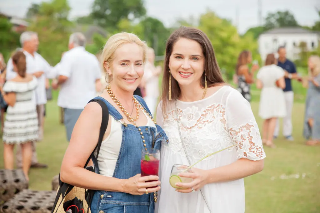 Jennifer Ligums, Kelly Hill (Photo by Harlow & May Studios, Sissy Martin)