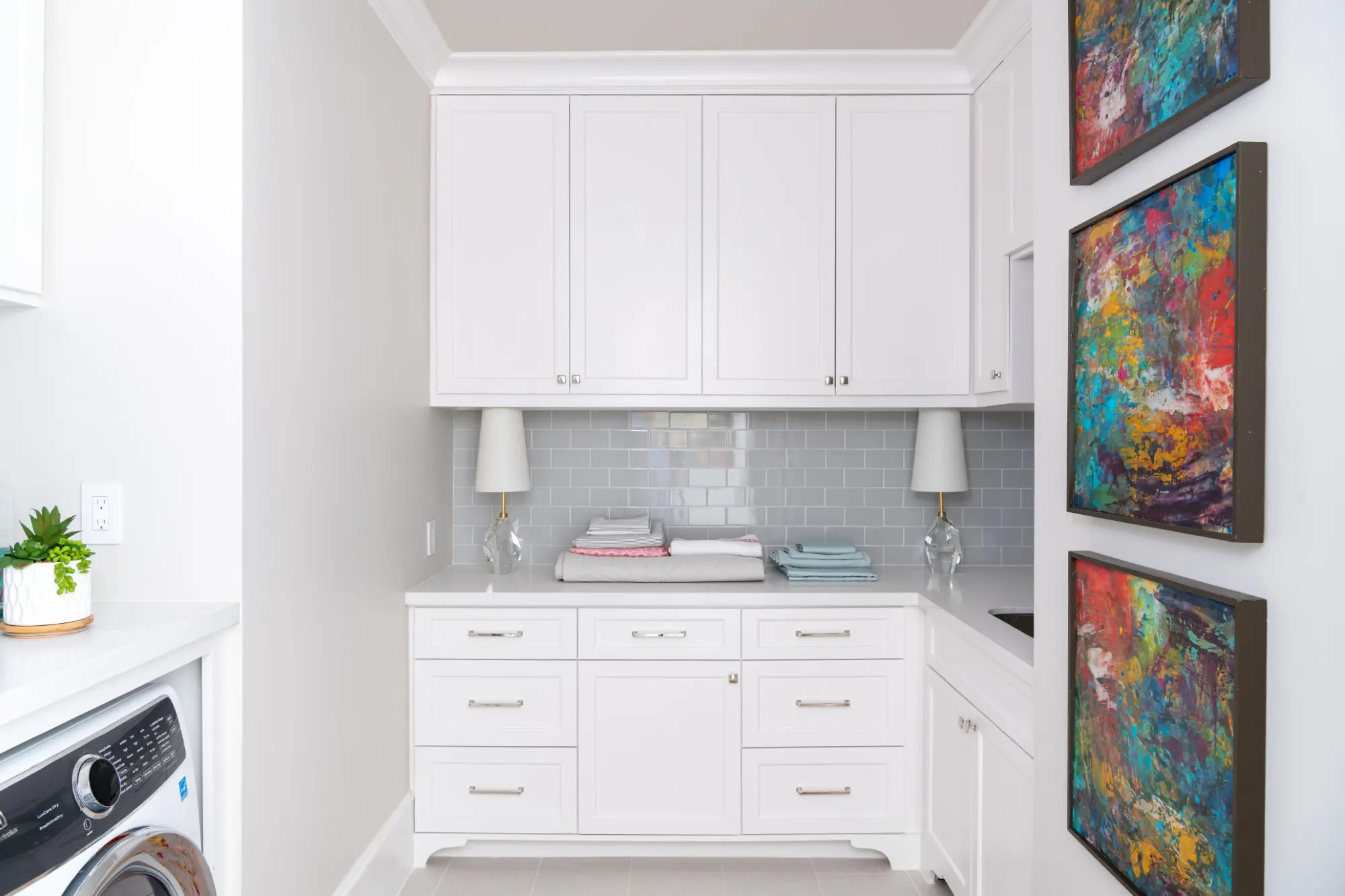 A smashing art-filled laundry room by Kirby and Z. (Photo by Michael Hunter Photography)