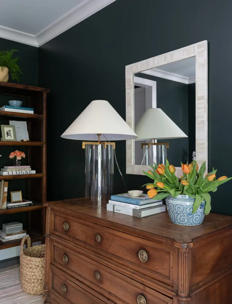 Detail of the sitting area by Jennifer Barron Interiors. (Photo by Michael Hunter Photography)