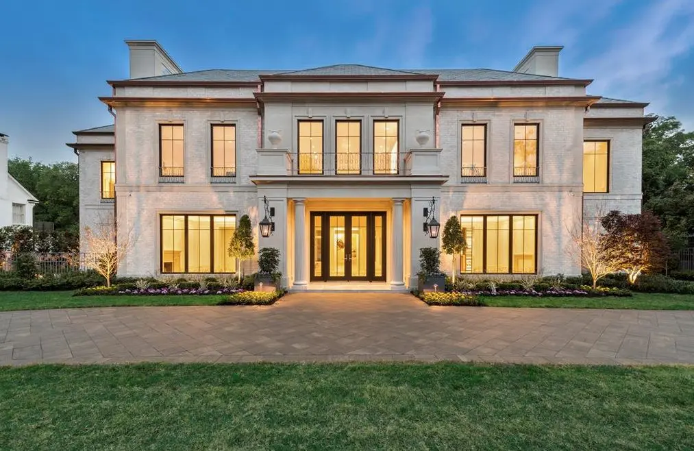 The Bellemore, by Al Ross Luxury Homes, plays host to the Houston PetSet/Martha Turner Sotheby's International Realty open house. (Photo by TK Images)