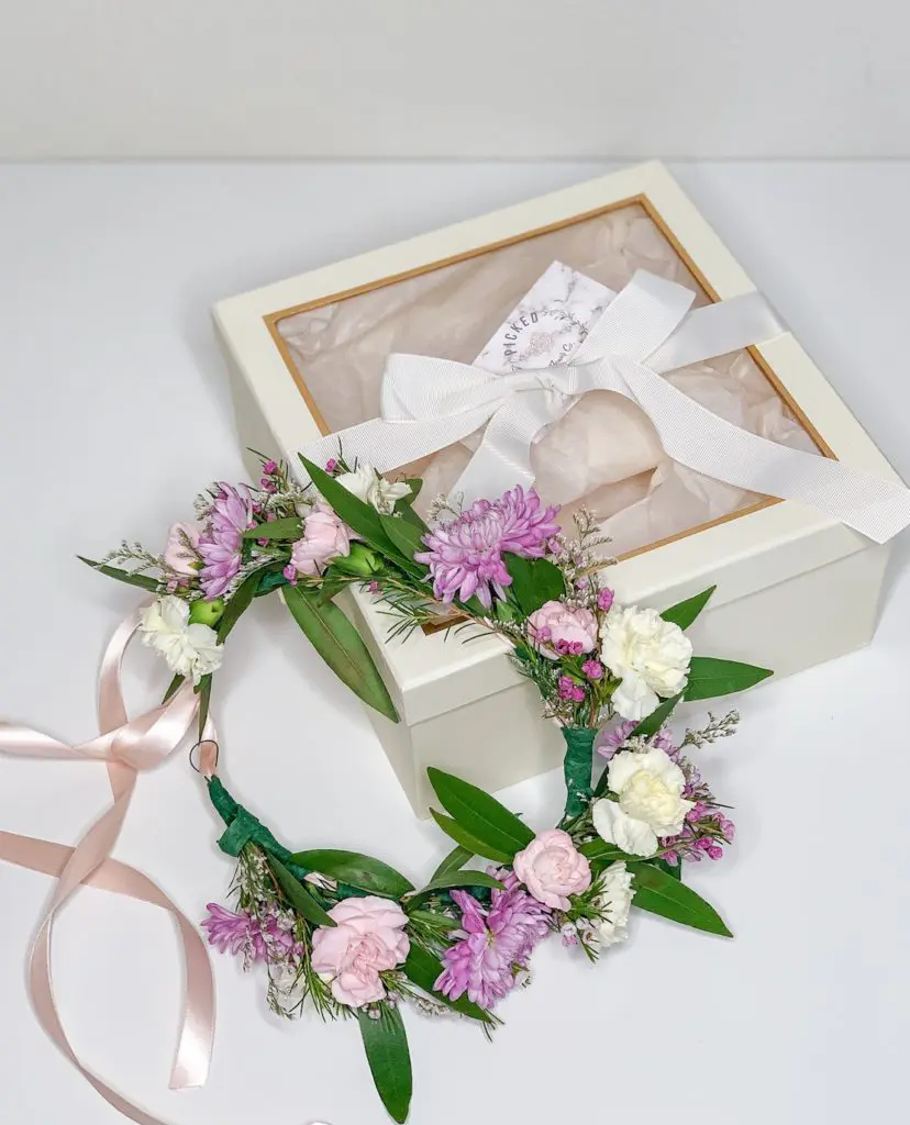 The Wearables Workshop teaches you how to make flower accessories for all occasions. 