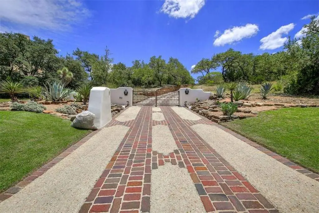 Even the entryway is grand. 