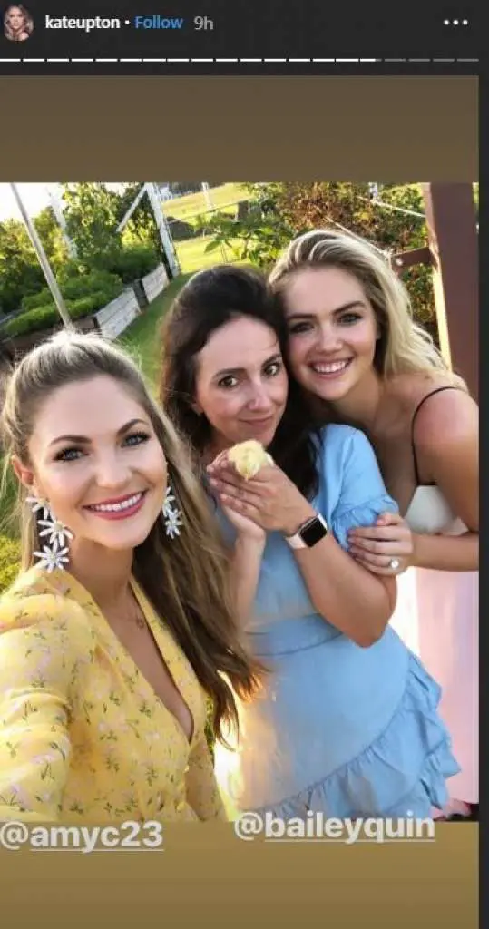 Upton had to show off her pals, Amy Cole and Bailey McCarthy. 