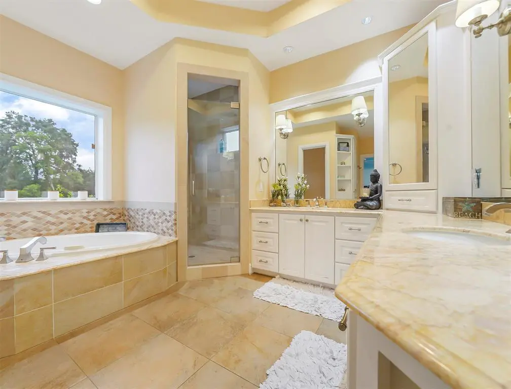 What a perfect space for a soak. 