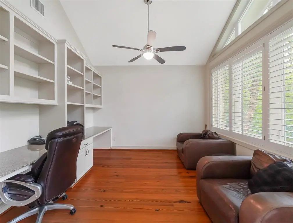 If you can tear yourself away from the pool, here's the perfect spot to get some work done. 