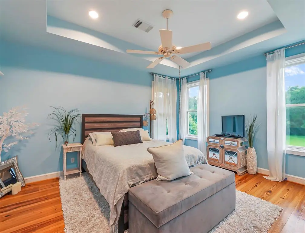 The home can easily sleep seven. 