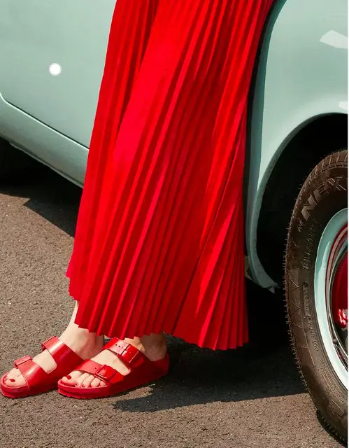 Flip Flops and Birkenstocks Become Sexy — Even Anna Wintour is All In