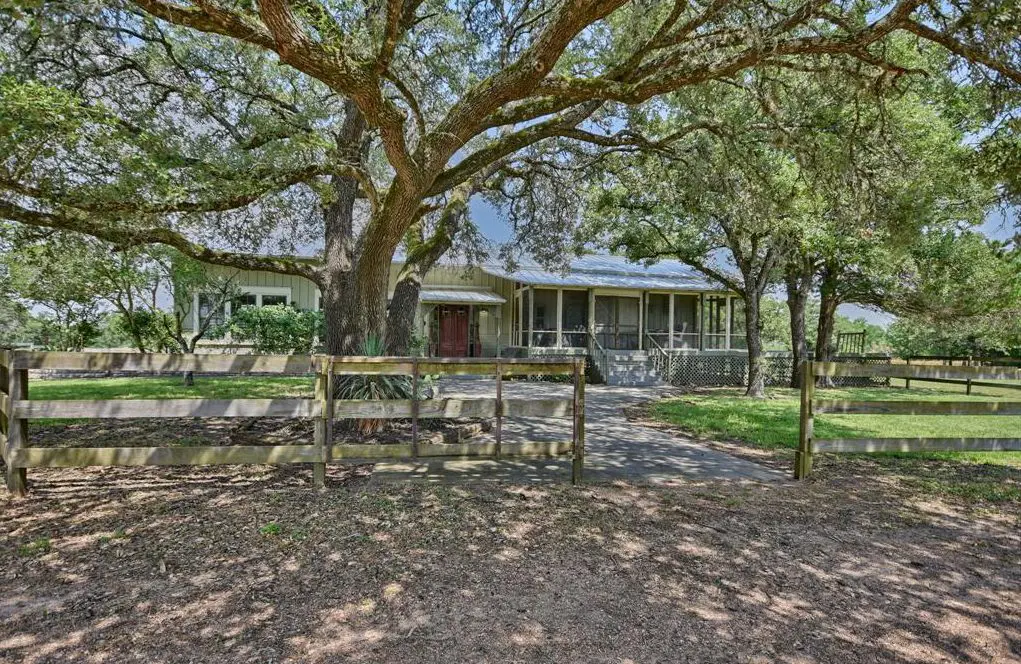 Spreading oaks shade the front lawn of the ranch house, located just outside of Burton, Texas. (Photo by John Deans, Deans Imaging)