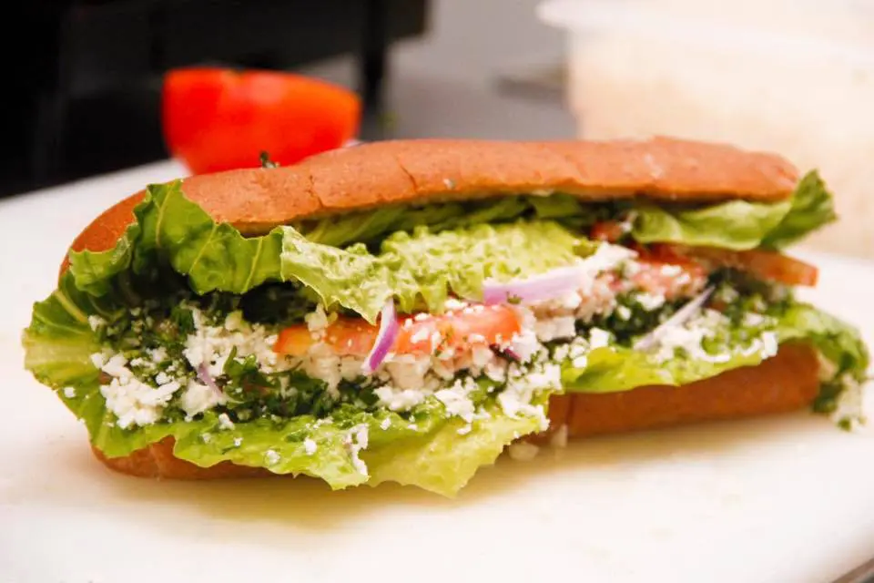 paulie’s poboys veggies