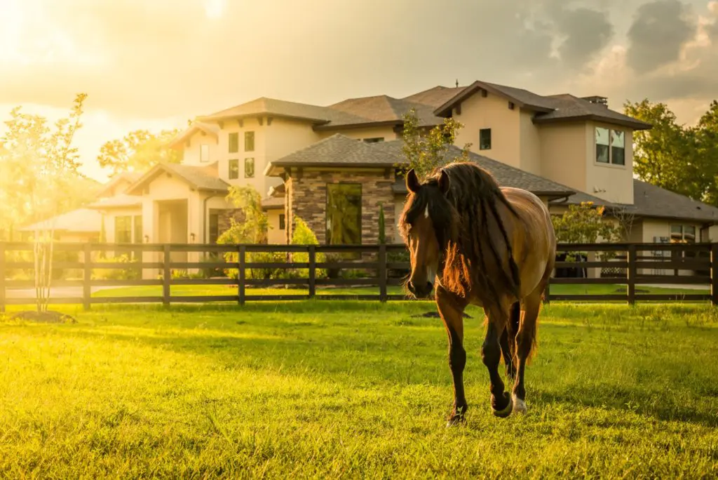 Imagine lots ranging from one to seven acres with plenty of room for horses and a barn.