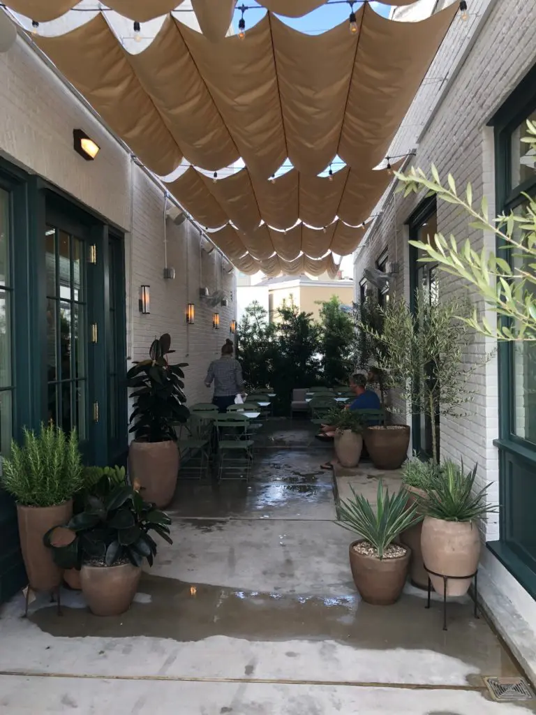 Patio dining and sipping are available at Montrose Cheese & Wine. (Photo by Shelby Hodge)